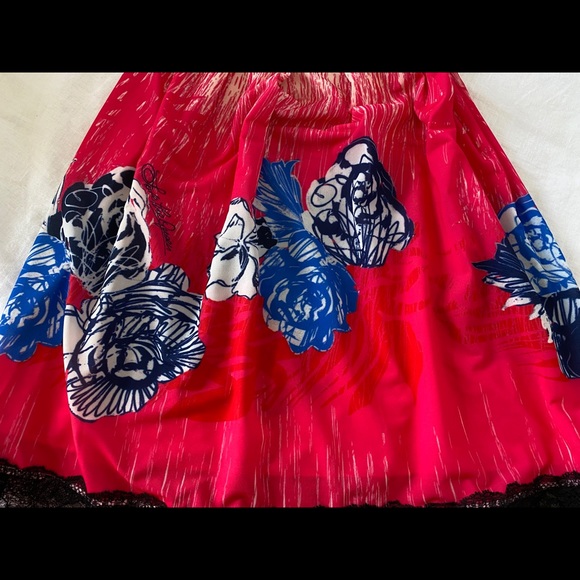 Save The Queen Top 👚 - Picture 3 of 7